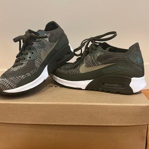 Nike Air Max Size 6W camo green mesh